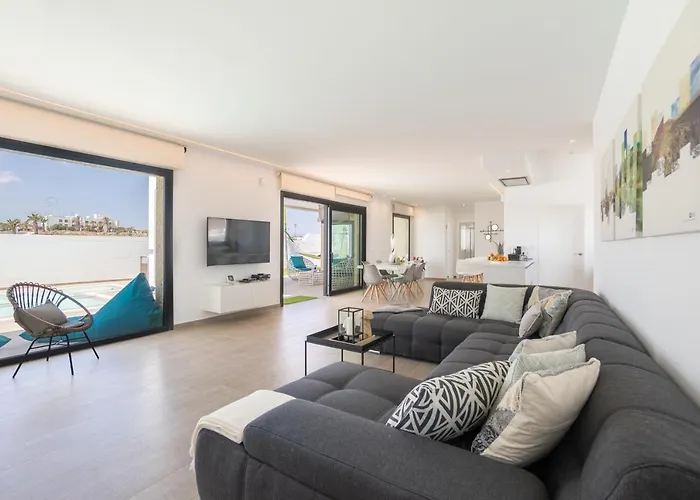 Sea Breeze Lapa And Claca Villa