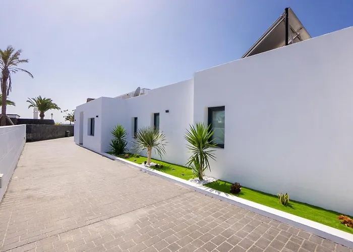 Sea Breeze Lapa And Claca Villa