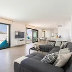 Sea Breeze Lapa And Claca Villa