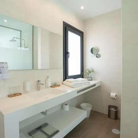 Sea Breeze Lapa And Claca Villa