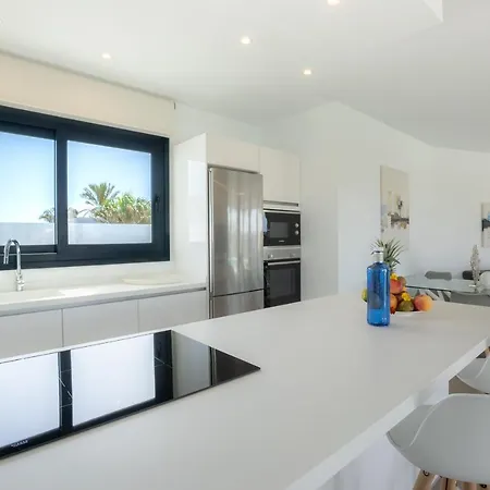 Sea Breeze Lapa And Claca Villa